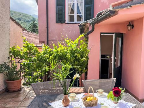 Valloria Apartamento | Apartment Le Volte by Interhome