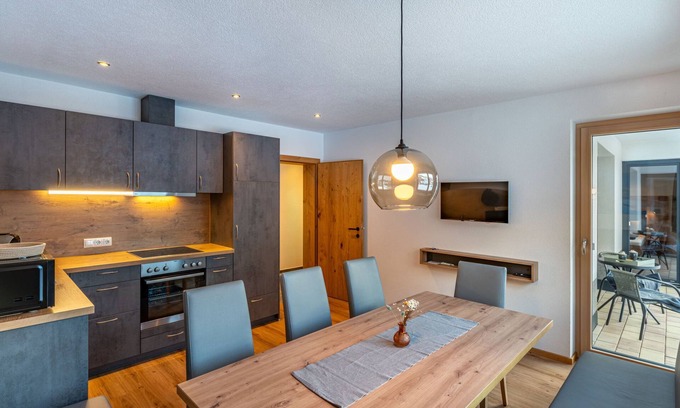 See Apartamento | Apartamento Leo by Interhome