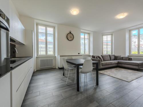 Rovereto Apartamento | Apartment Leoni by Interhome
