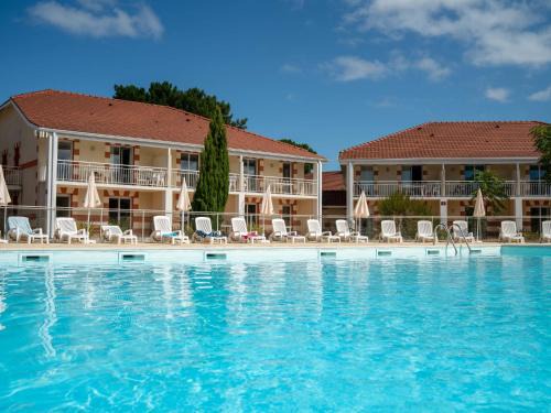 Le Verdon-sur-Mer Apartamento | Apartment Les Alcyons T3 by Interhome