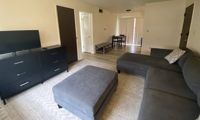 Iowa City Apartamento | Apartment Less Than a Mile From Kinnick and UIHC!
