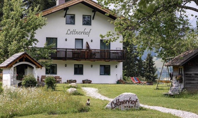 Monguelfo Apartamento | Apartamento "Lettnerhof BnB 3" con vistas a la montaña, Wi-Fi, terraza y jardín