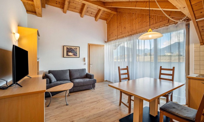 Naz Apartamento | Apartamento 'Linder 21' con vistas a la montaña, piscina compartida y Wi-Fi