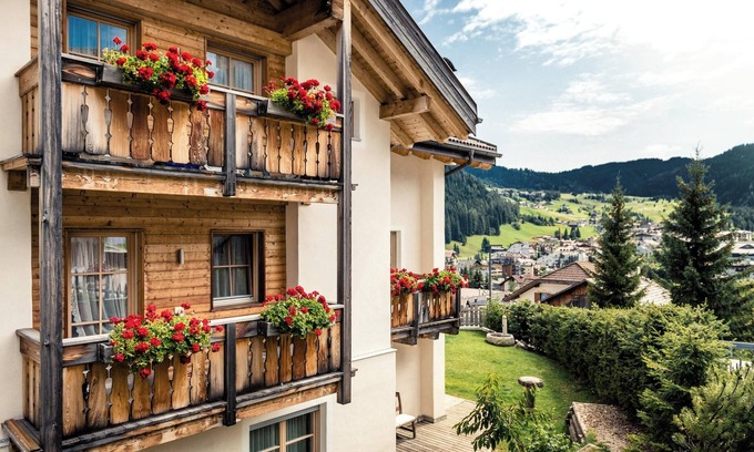 Corvara in Badia Apartamento | Apartamento 'Lisüra Cir' con vistas a la montaña y Wi-Fi