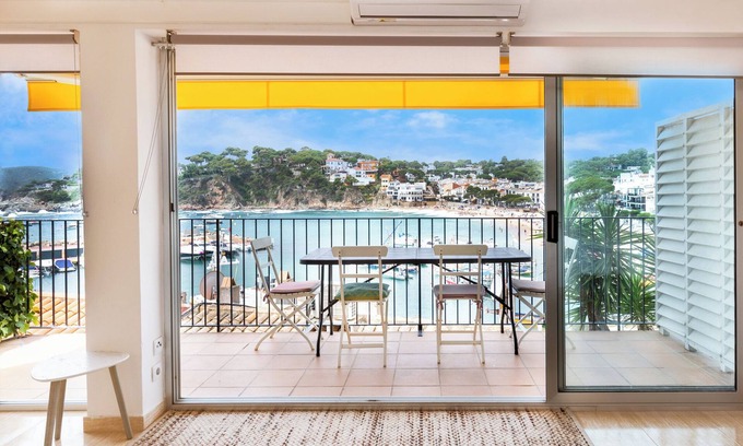 Llafranc Apartamento | Apartamento 'Llafranch Sea' con vistas al mar, terraza privada y Wi-Fi