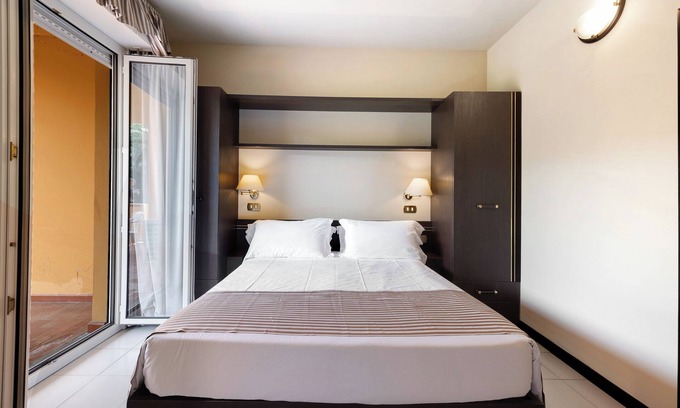 Loano Apartamento | Apartamento "Loano2 - Bilo Terra - Villaggio"; jardín privado, piscinas compartidas y Wi-Fi