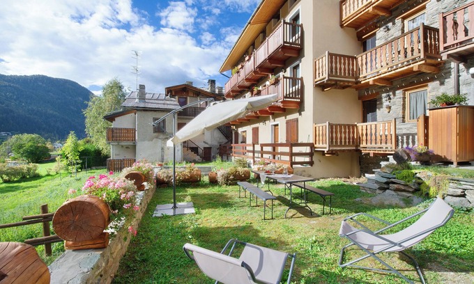 Brusson Apartamento | Apartamento "Lodge de la Fontaine" con vistas a la montaña, jardín privado y 3 balcones