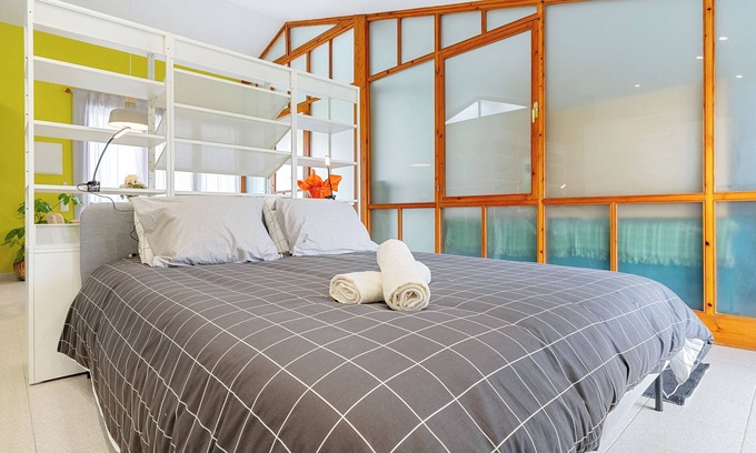Bellvey Apartamento | Apartamento 'Loft El Til-ler' con terraza privada y Wi-Fi