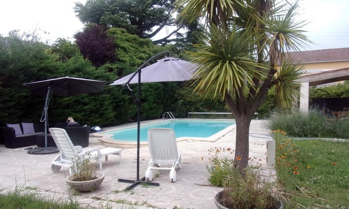 Bedarieux Apartamento | Apartamento 'Loudéro' con piscina compartida, terraza privada y Wi-Fi