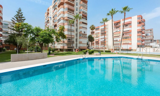 Torre del Mar Apartamento | Apartamento 'Lucía' con piscina compartida, Wi-Fi y aire acondicionado