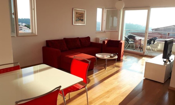 Vrpolje Apartamento | Apartment Lucija - cozy flat in the city center with a sea view & parking