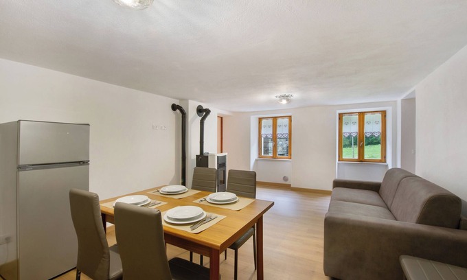 Issime Apartamento | Apartamento 'Luéisch Ketschu 1' con vistas a la montaña, jardín compartido y Wi-Fi