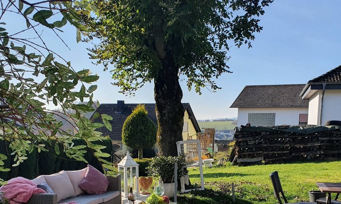 Ulmen Apartamento | Apartment MaarBurg with a large terrace