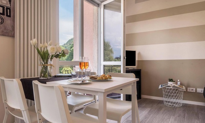Laveno Apartamento | Apartamento "Maison Bibi Lago Maggiore" con vistas a la montaña, vistas al lago y balcón