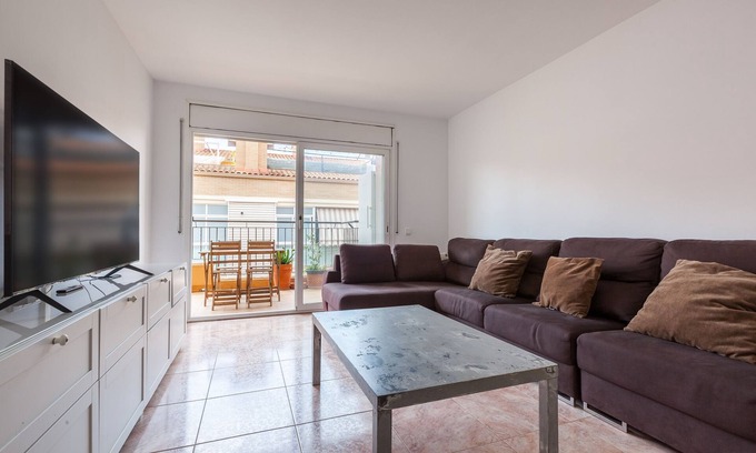 Malgrat de Mar Apartamento | Apartamento 'Malgrat' con terraza privada, Wi-Fi y aire acondicionado