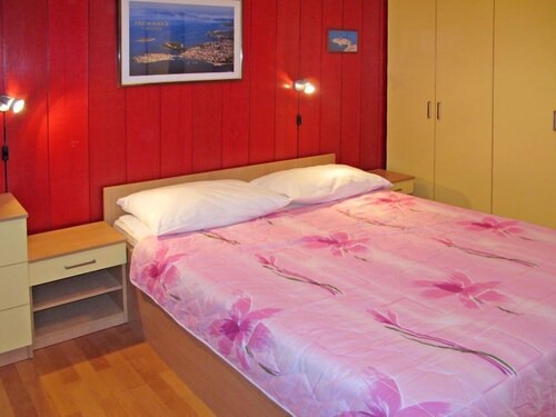 Primosten Apartamento | Apartment Mali Ive (PME300) in Primosten - 6 persons, 3 bedrooms