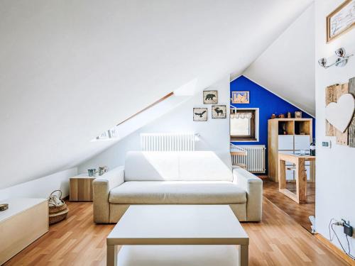 Alba Apartamento | Apartment Mansarda Golfieri by Interhome