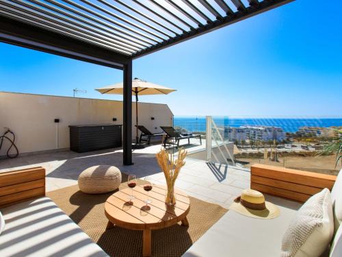 Los Llanos Apartamento | Apartment Marinsa Beach- Sea View-Roof terrace by Interhome