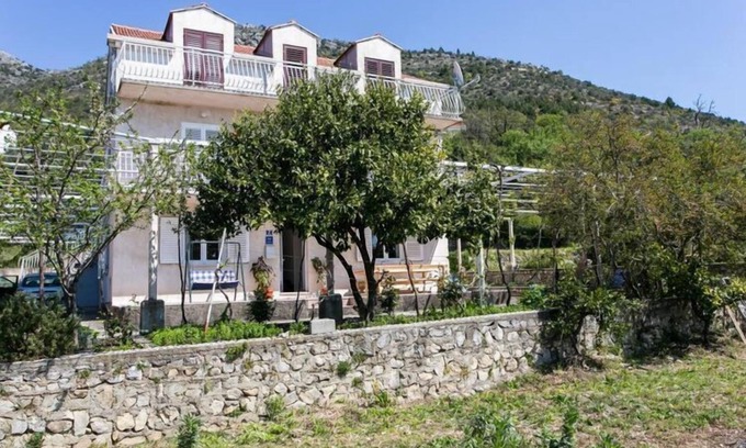 Brsecine Apartamento | Apartment Marko - Three-Bedroom Apartment with Terrace and Sea View (Brsečine)
