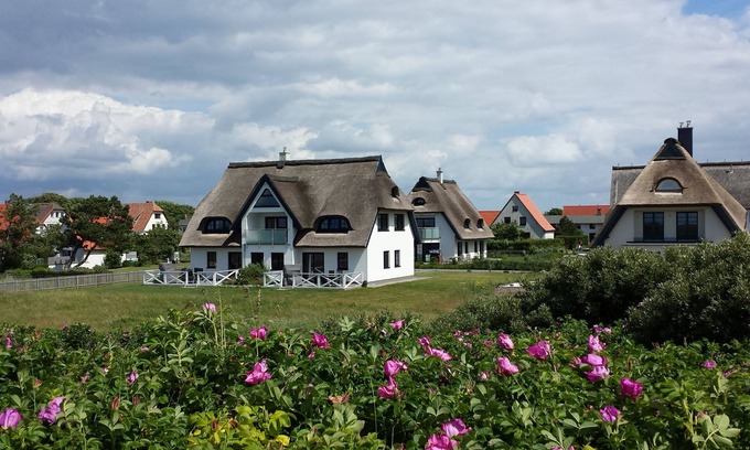 Vitte Apartamento | Apartment Meeresrauschen, beach vacation in a thatched roof house, W-Lan