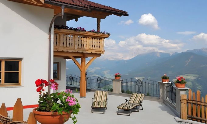 Villandro Apartamento | Apartamento 'Mitterhof' con vistas a la montaña, terraza compartida y Wi-Fi