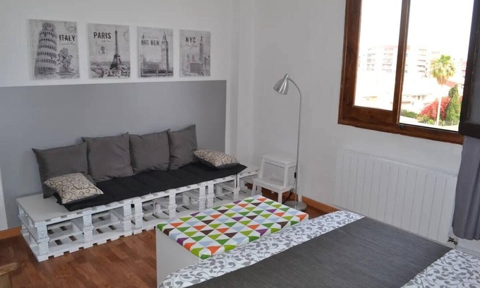 Sant Antoni Apartamento | Apartamento 'Modern Flat Valencia' con balcón y Wi-Fi