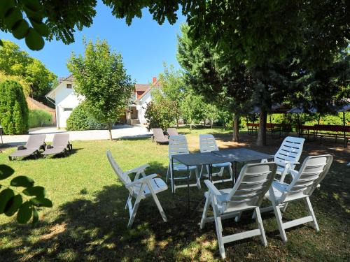 Balatonszemes Apartamento | Apartment Moni 1 by Interhome