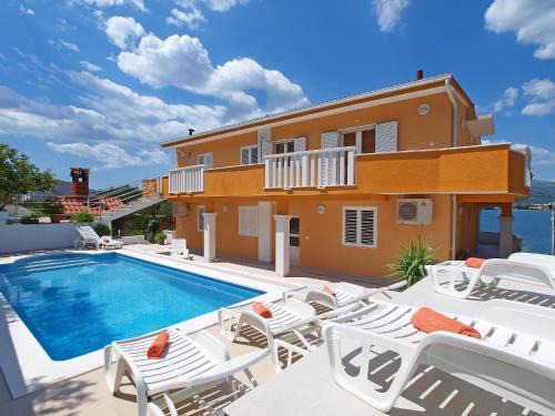 Arbanija Apartamento | Apartment Mornar-5 by Interhome