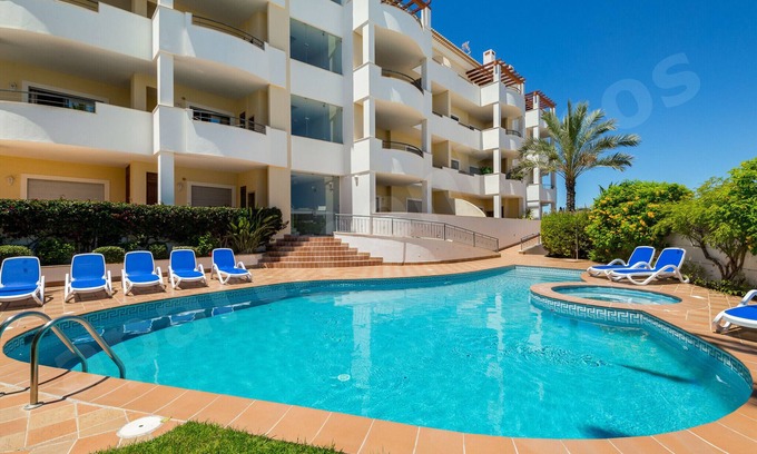Porto de Mos Apartamento | Apartment Mos | professionally cleaned | 2-bedroom second-floor apartment | communal pool