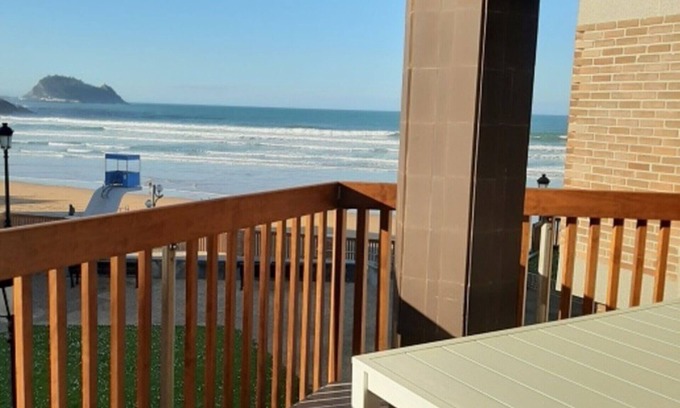 Zarautz Apartamento | Apartamento Muskaria - Espectacular 1ª Línea Playa-piscina by Egona