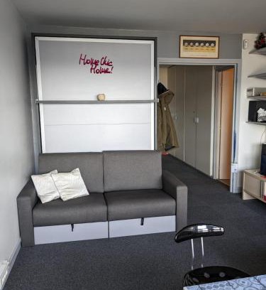 La Celle-sous-Gouzon Apartamento | Apartment near La Défense Arena, extra parking