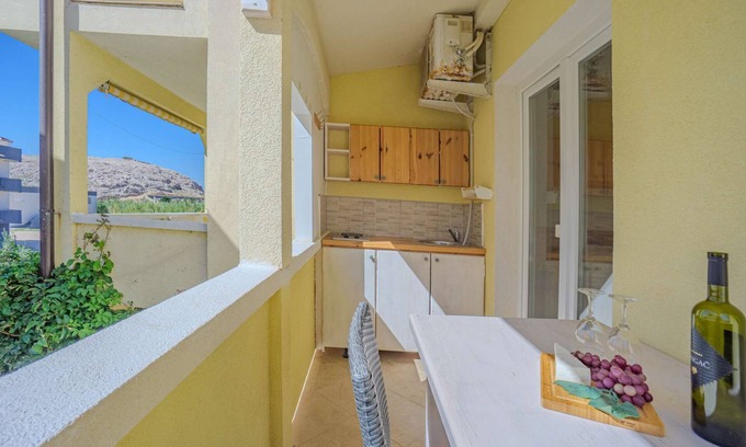 Kustici Apartamento | Apartment near the beach (20m) , free WiFi and free parking