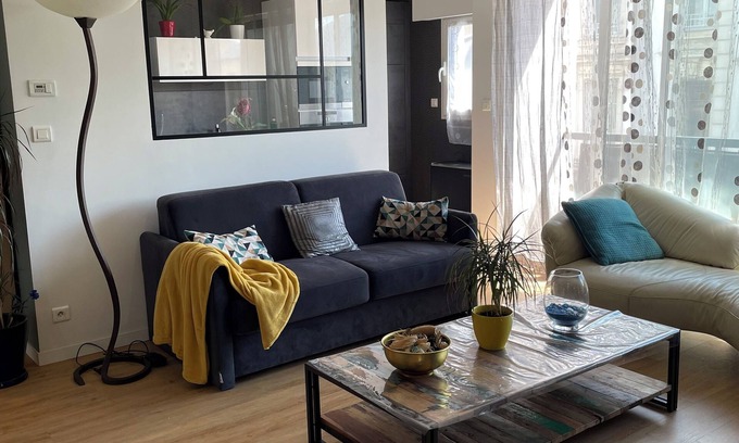 Laval Apartamento | Apartment near train station and town center