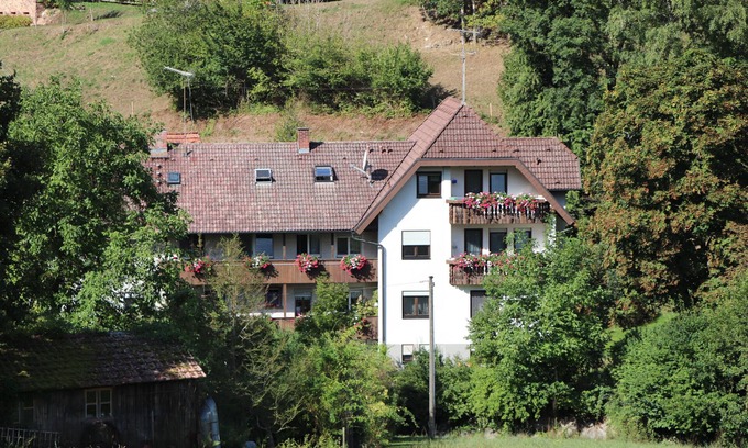 Freiamt Apartamento | Apartment 'No. 2.1 Rotkelchen' with Shared Terrace, Shared Garden and Wi-Fi