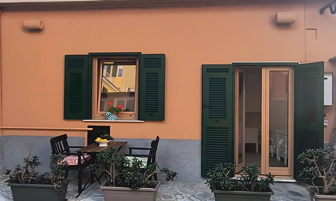 Nervi Apartamento | Apartment 'Nonna Gina' with Air Conditioning