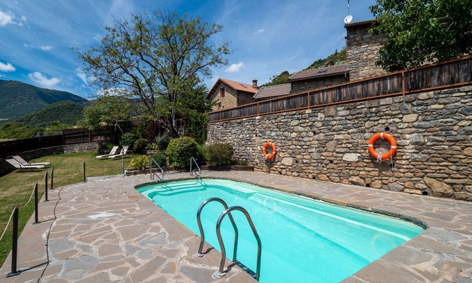 Lardies Apartamento | Apartamento 'Olmo' con vistas a la montaña, piscina compartida y Wi-Fi