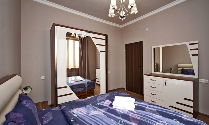 Kentron Apartamento | Apartment on Glendale Hills
