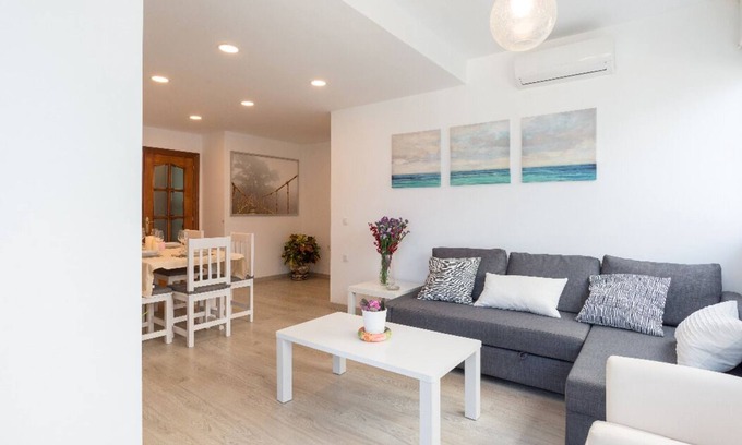 La Malagueta Apartamento | Piso en primera línea de playa con vistas al mar de Alborán, en la Malagueta
