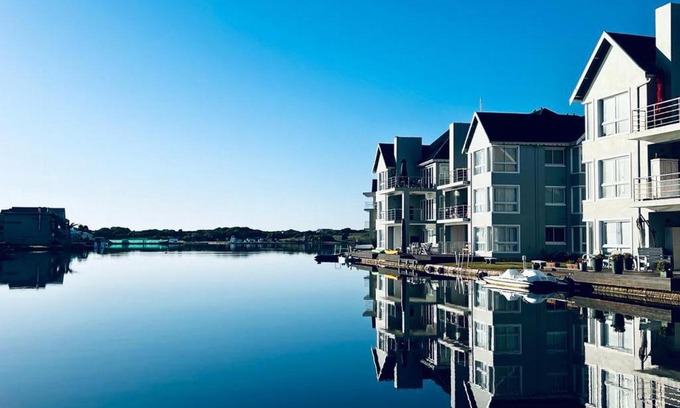 Marina Martinique Apartamento | Apartment on the Canal Jeffreys Bay