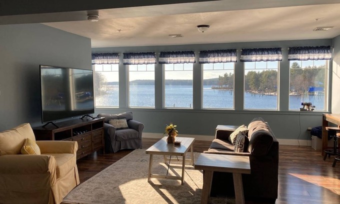 Naples Apartamento | Apartment Overlooking Brandy Pond w/ Boat Slip