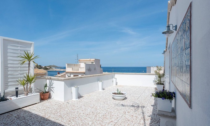 Isola delle Femmine Apartamento | Apartamento 'Pauline' con vistas al mar, Wi-Fi y aire acondicionado
