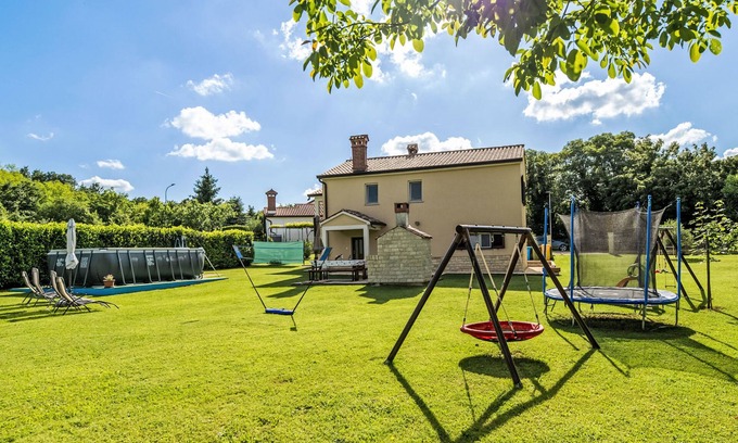 Krsan Apartamento | Apartamento Paola by Interhome