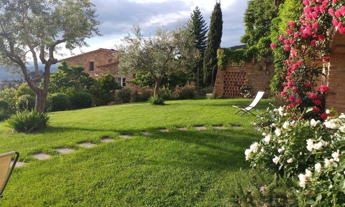 Pieve al Bagnoro Apartamento | Apartamento Papaveri, super vista, piscina con hidromasaje, wi-fi, relax.