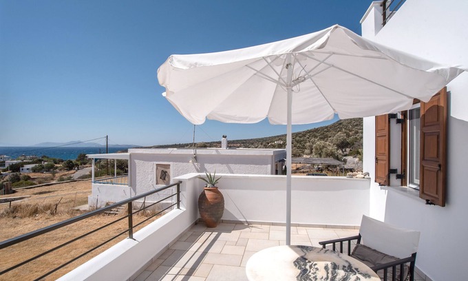 Naxos Apartamento | Apartamento 'Peaceful, Panoramic Seaview Retreat' con vistas al mar, Wi-Fi y aire acondicionado.