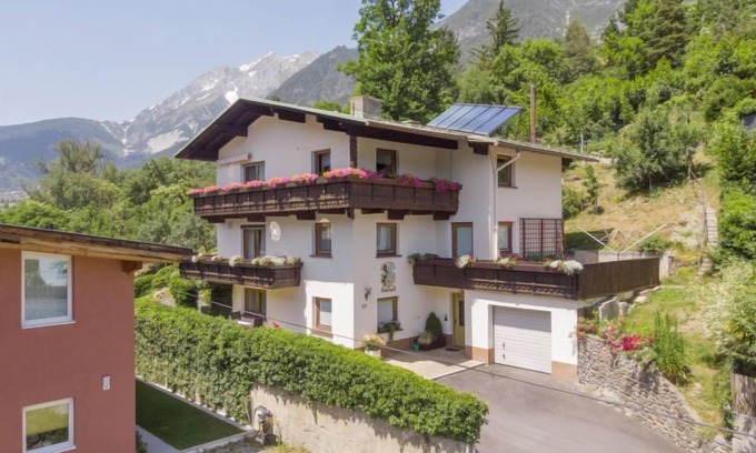 Landeck Apartamento | Apartamento Pesjak by Interhome