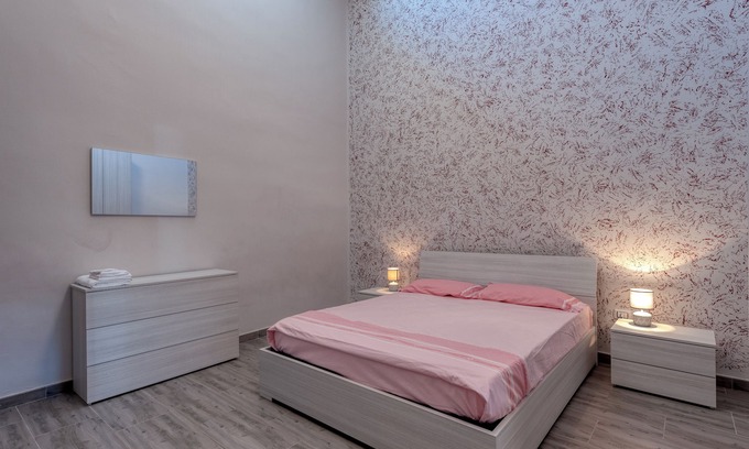 Squinzano Apartamento | Apartamento 'Petra' con jardín privado y Wi-Fi