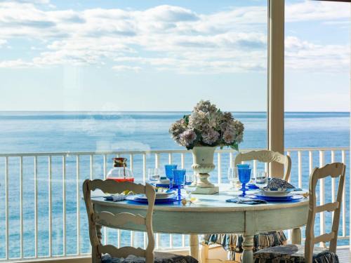 Riva Ligure Apartamento | Apartment Pieds dans l'eau by Interhome