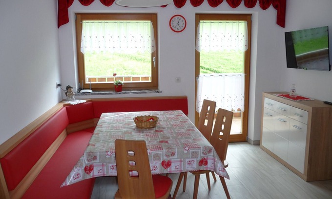 Martello Apartamento | Apartamento 'Pirchahof Alpenglühn' con vistas a la montaña, terraza compartida y Wi-Fi