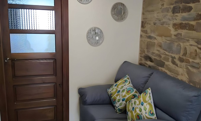 Fonsagrada Apartamento | Apartamento 'Plata Baja' con terraza compartida y Wi-Fi