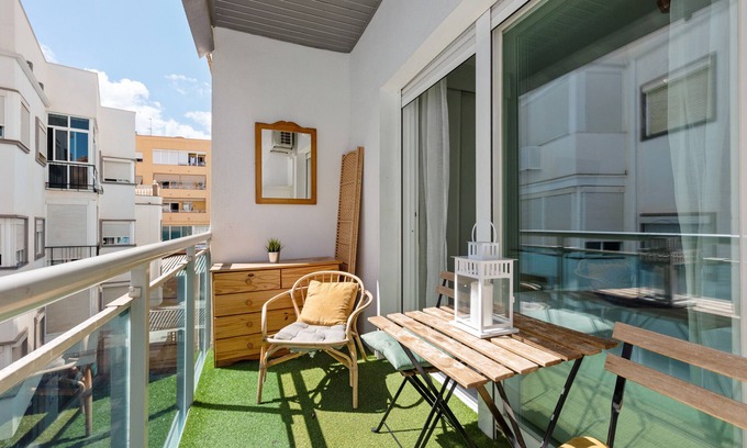 Centro de Torremolinos Apartamento | Apartment 'Plata Centro' with Private Terrace and Air Conditioning